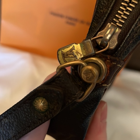 Vintage Louis Vuitton monogram wristlet w/ free LV shopping bag - Picture 7 of 16